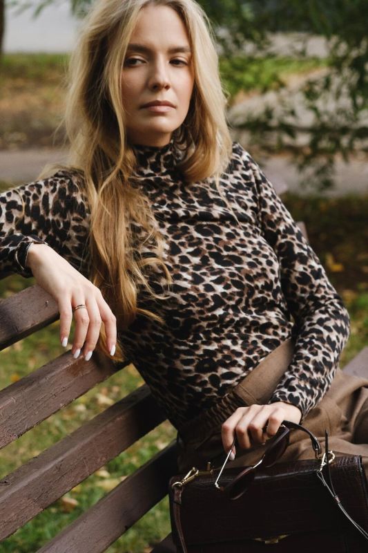 445749 Brava Turtleneck